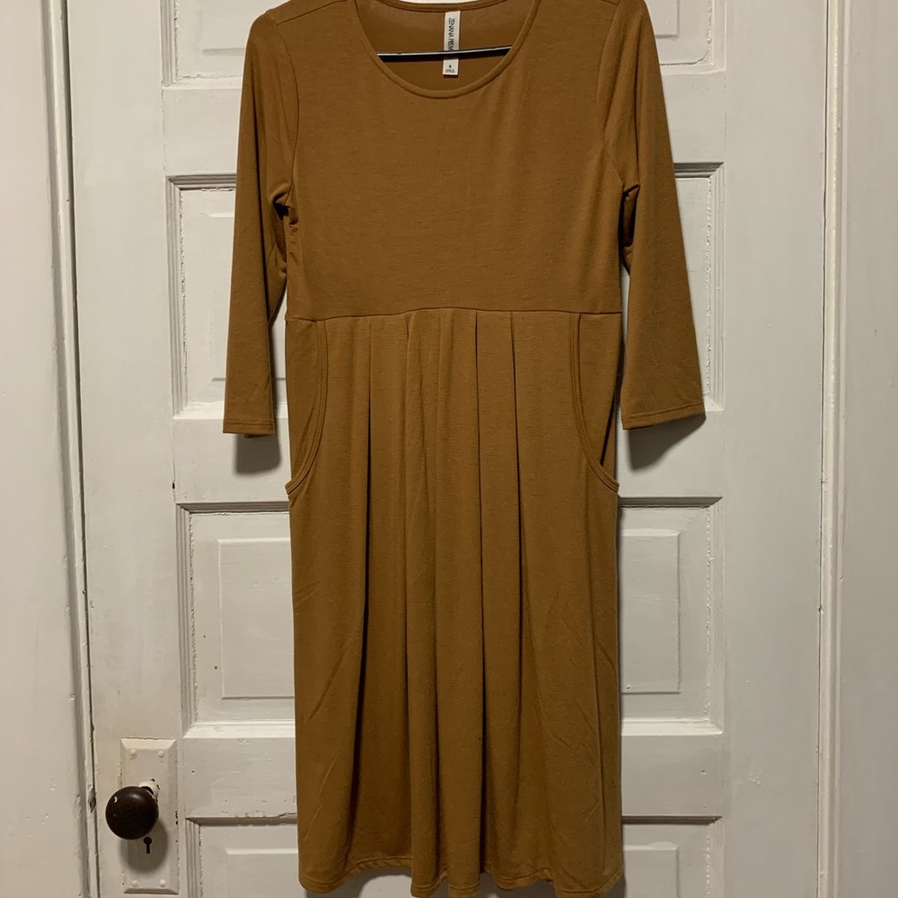 Yes- this dress has pockets!